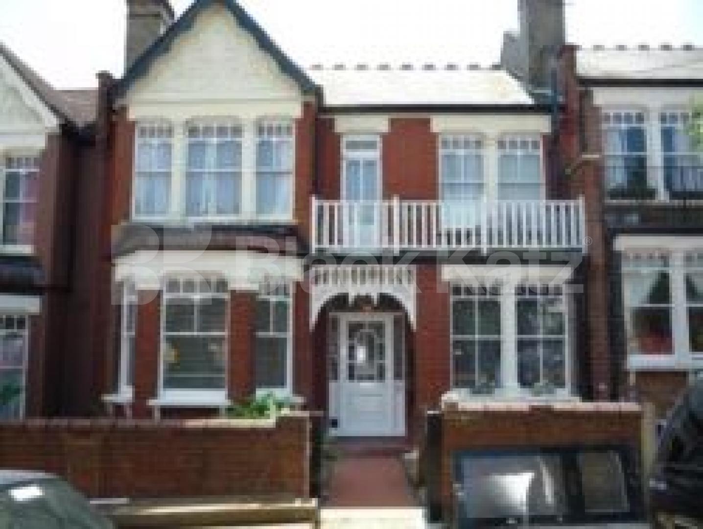 			NEWLY AVAILABLE, VIEWING ESSENTIAL, 2 Bedroom, 1 bath, 1 reception Flat			 Donovan Avenue, MUSWELL HILL N10